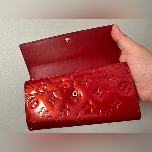 Red LV Vernis Sarah Wallet - Picture 6 of 13
